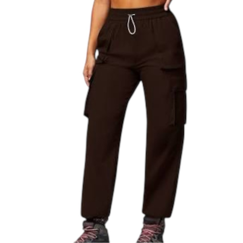 Fabletics Heights Cargo Pants NWT
Size Large